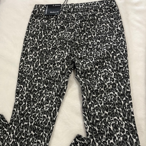 High Waist Animal Print Jeans - Picture 4 of 11